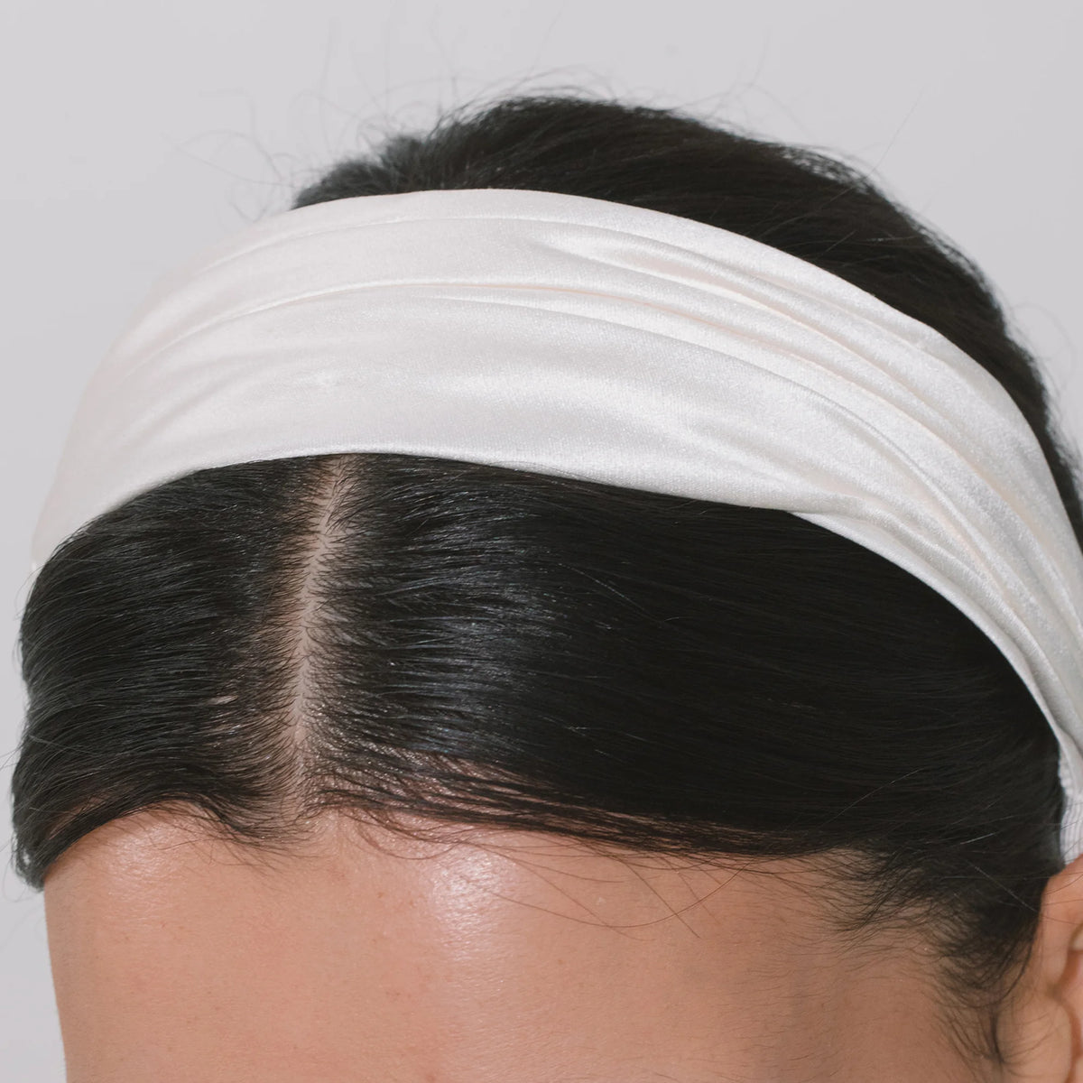 ✨NWT Statement Charm Embellished Cream Headband Cream & Gold Glitter Headband – Detalle Boutique main image 3