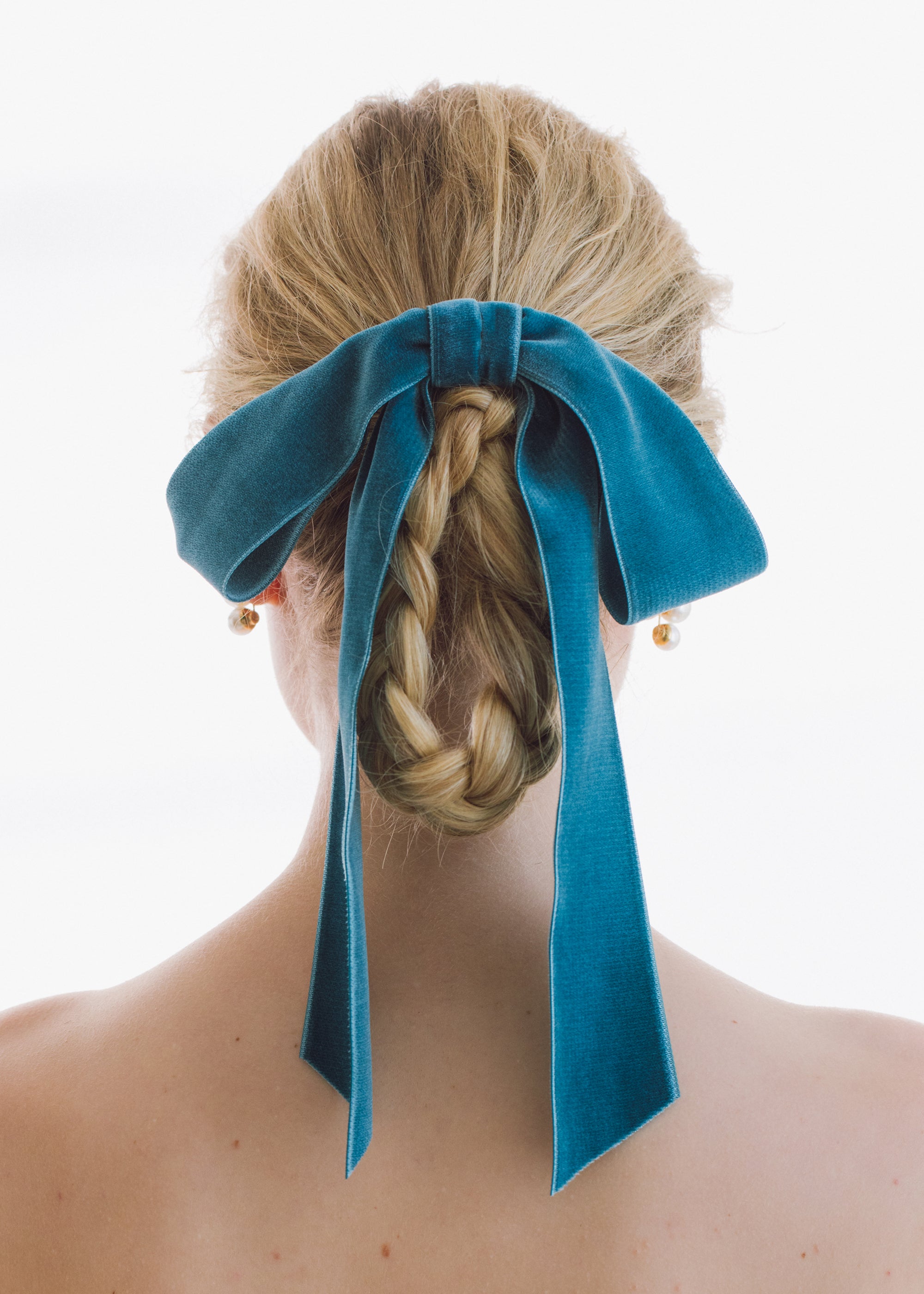 ヘアアクセサリー MADISONBLUE RIBBON BARRETTA Adley Velvet Bow Barrette -- Azul – Jennifer Behr LLC