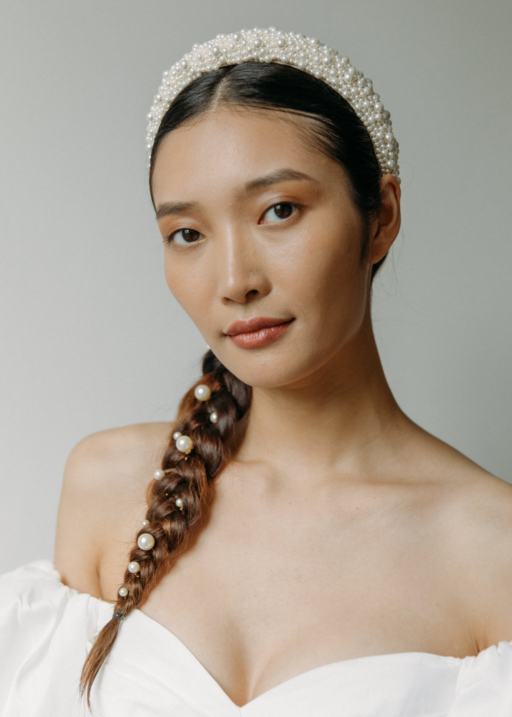 Jennifer Behr bridal Pearl Row Hair Clip in Cream and Gold Perla Bobby Pin Set -- Pearl Gold – Jennifer Behr LLC main image 3